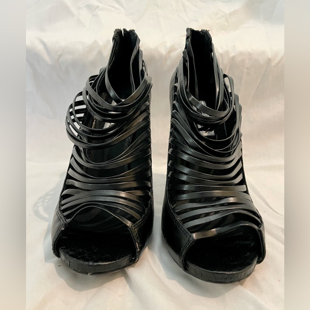 Steve Madden Messy Heel. Black size 8.5